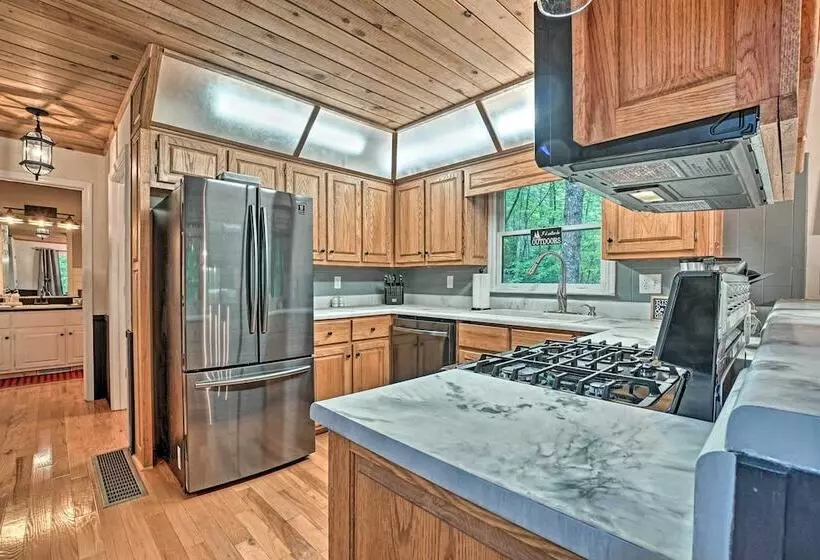 Luxury Clayton Cabin W/ Expansive Deck & Grill!