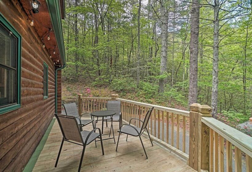 Luxury Clayton Cabin W/ Expansive Deck & Grill!