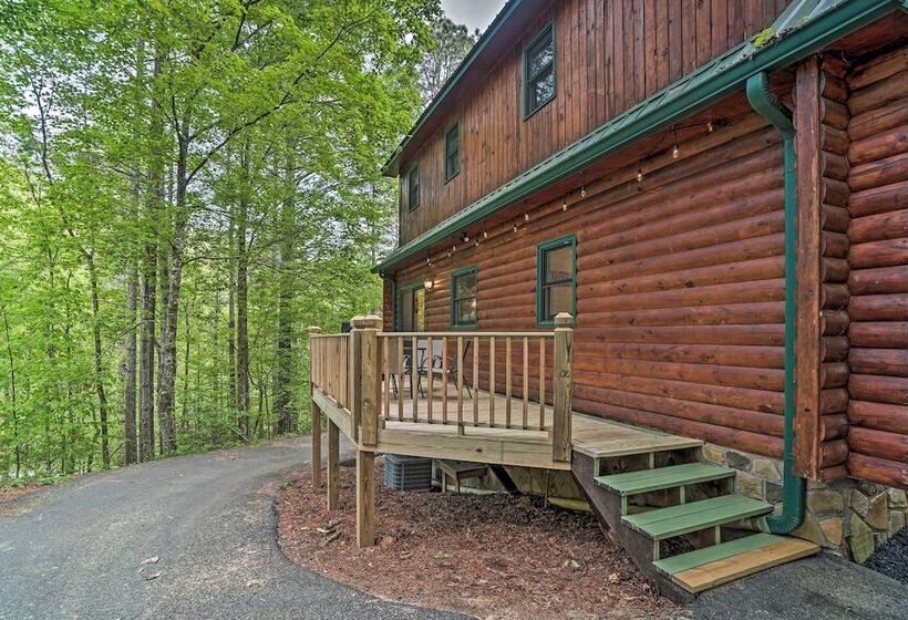 Luxury Clayton Cabin W/ Expansive Deck & Grill!