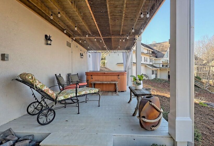 Luxury Lakefront Hiawassee Cottage W/ Boat Dock!