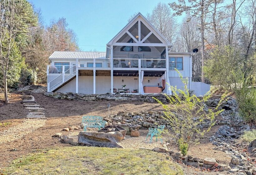 Luxury Lakefront Hiawassee Cottage W/ Boat Dock!