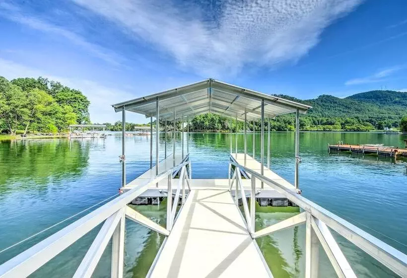 Luxury Lakefront Hiawassee Cottage W/ Boat Dock!