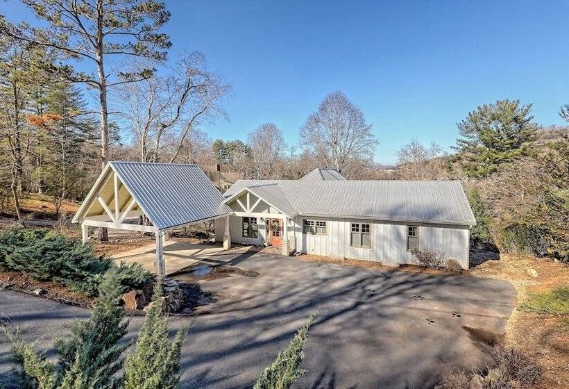 Luxury Lakefront Hiawassee Cottage W/ Boat Dock!