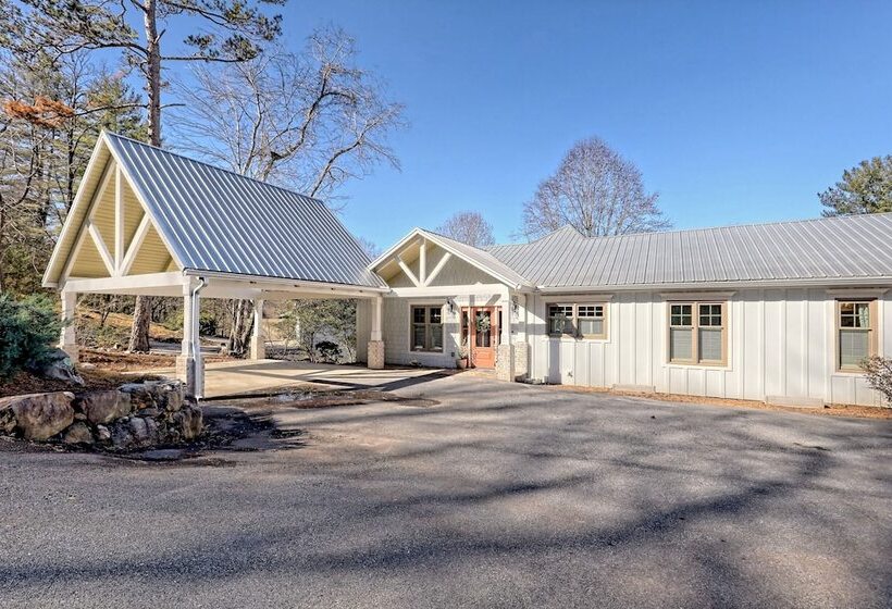 Luxury Lakefront Hiawassee Cottage W/ Boat Dock!