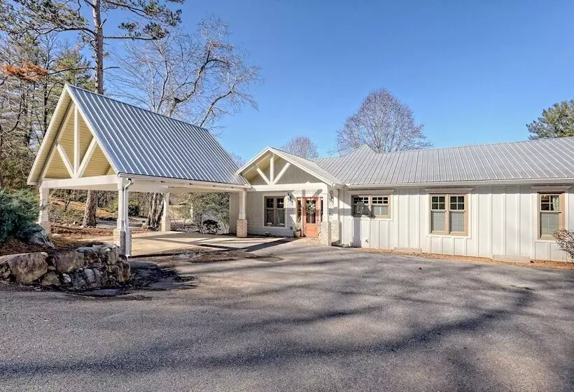 Luxury Lakefront Hiawassee Cottage W/ Boat Dock!