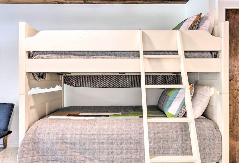 Mid Century Dream Home < Half Mile To Beach!