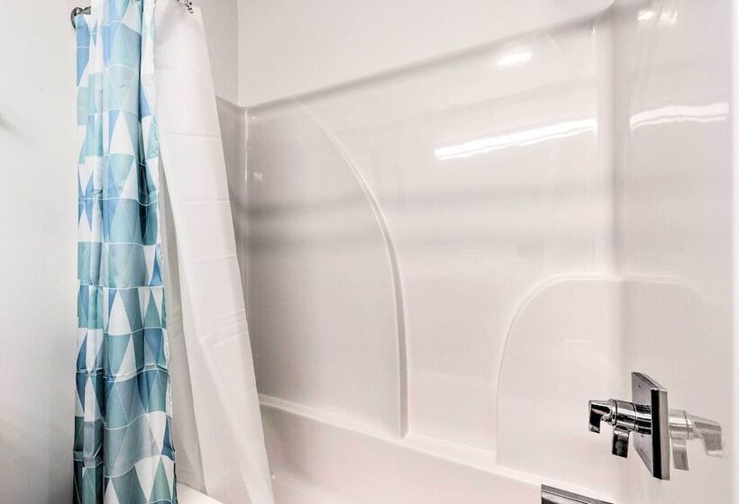 Mid Century Dream Home < Half Mile To Beach!