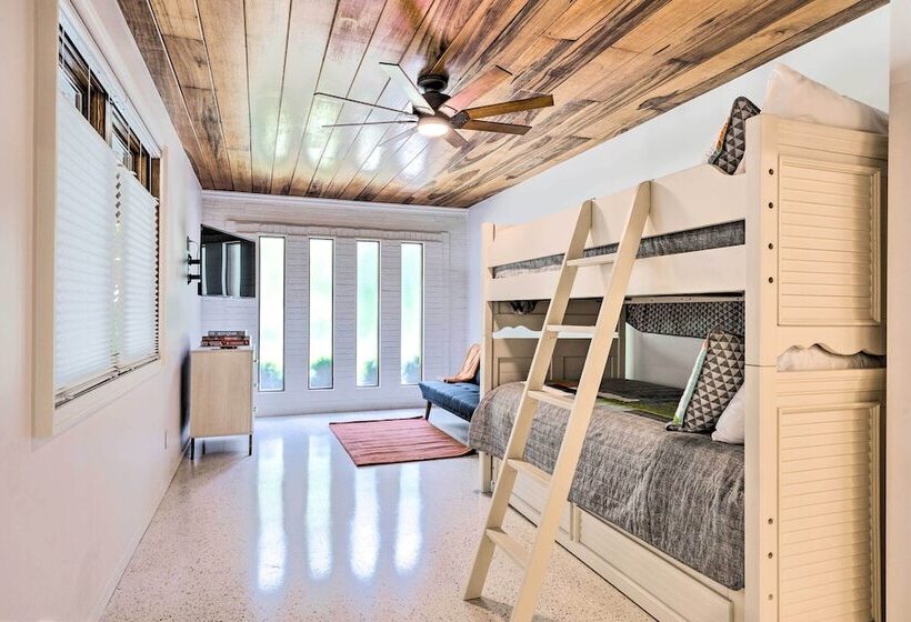 Mid Century Dream Home < Half Mile To Beach!