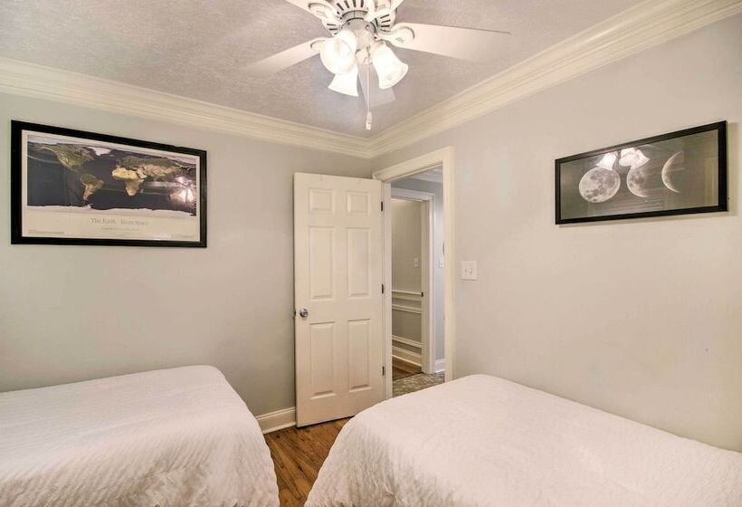 Modern Jackson Home W/ Yard ~ 8 Mi To Dtwn!