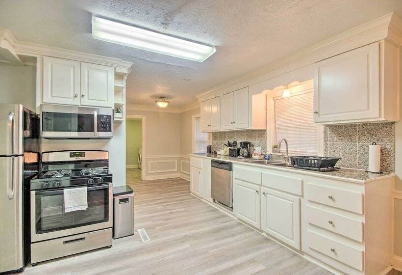 Modern Jackson Home W/ Yard ~ 8 Mi To Dtwn!