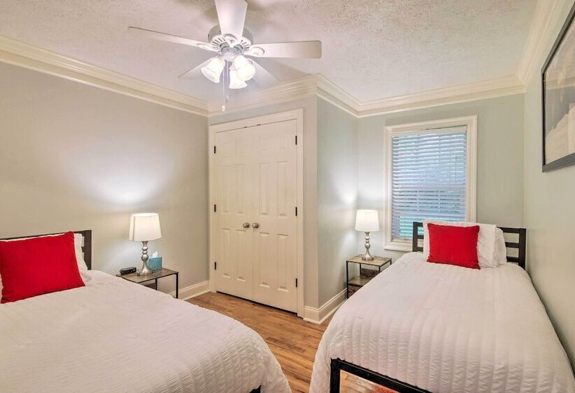 Modern Jackson Home W/ Yard ~ 8 Mi To Dtwn!