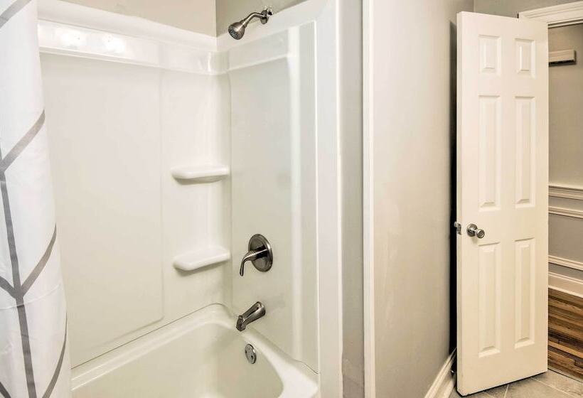 Modern Jackson Home W/ Yard ~ 8 Mi To Dtwn!