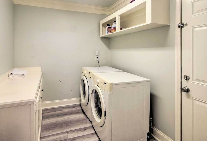 Modern Jackson Home W/ Yard ~ 8 Mi To Dtwn!