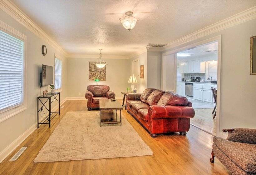 Modern Jackson Home W/ Yard ~ 8 Mi To Dtwn!