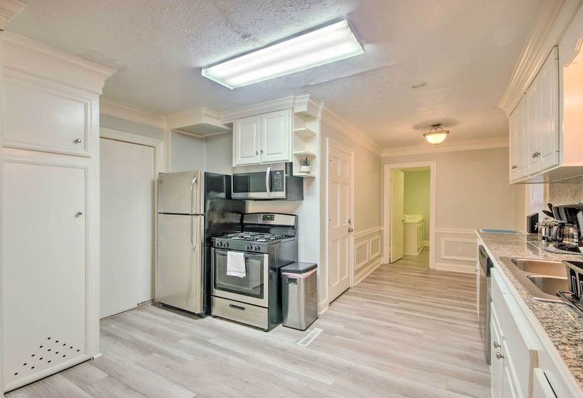 Modern Jackson Home W/ Yard ~ 8 Mi To Dtwn!