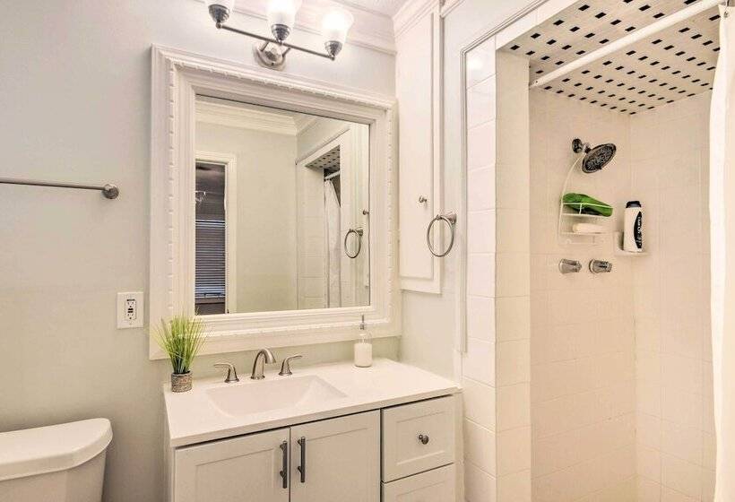 Modern Jackson Home W/ Yard ~ 8 Mi To Dtwn!