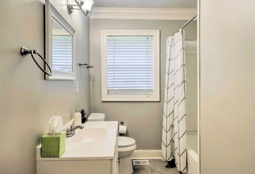 Modern Jackson Home W/ Yard ~ 8 Mi To Dtwn!