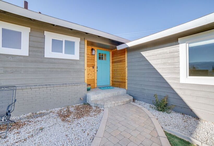 Modern Reno Home W/ Mountain View: Near Downtown!
