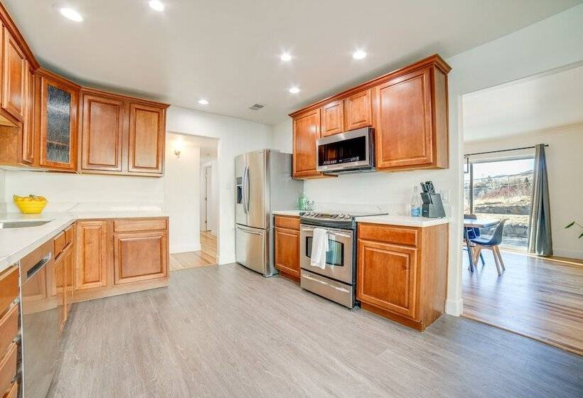 Modern Reno Home W/ Mountain View: Near Downtown!