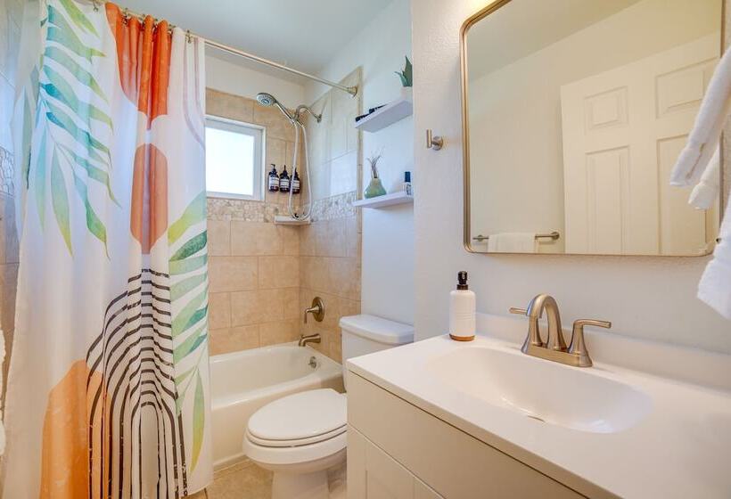 Modern Reno Home W/ Mountain View: Near Downtown!