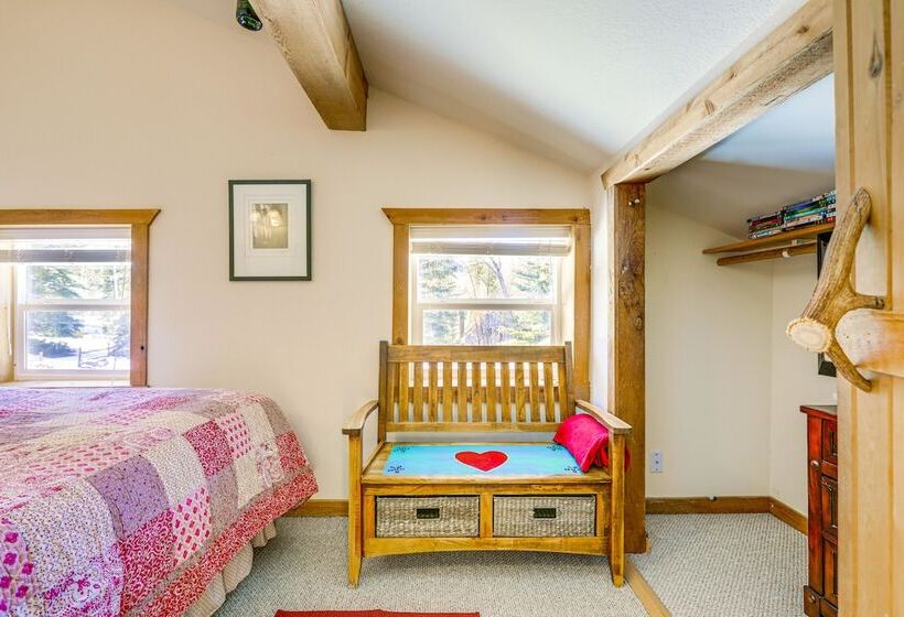 Mountain Chalet Getaway: Steps To Crystal River!