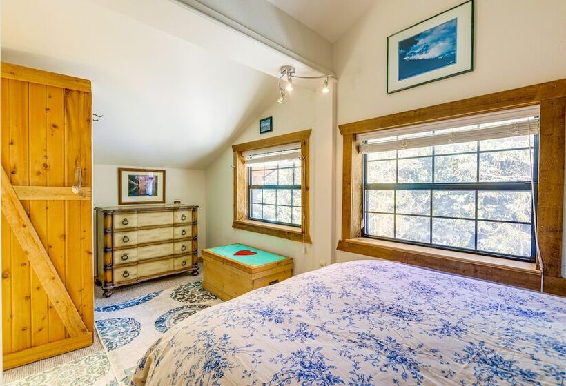 Mountain Chalet Getaway: Steps To Crystal River!