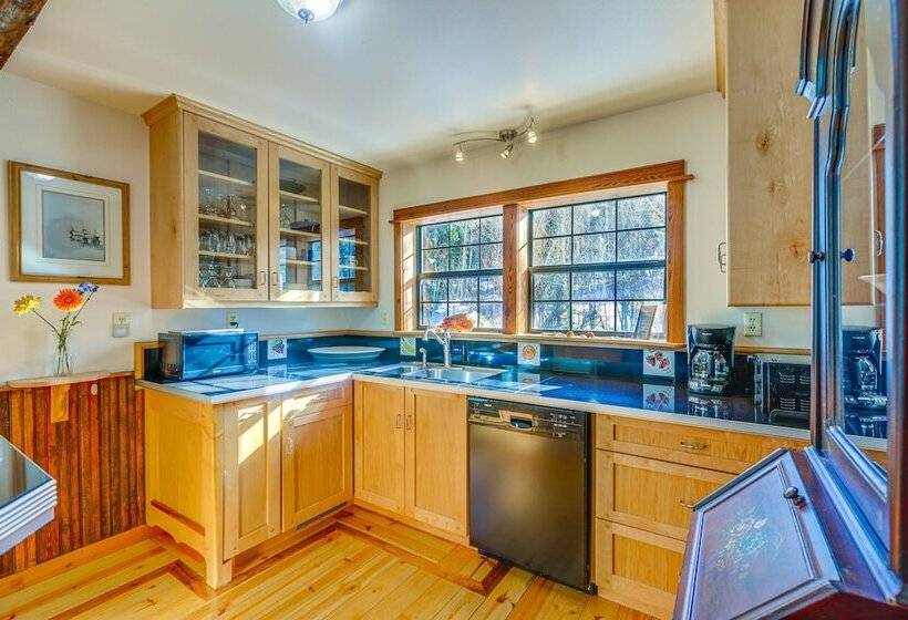 Mountain Chalet Getaway: Steps To Crystal River!