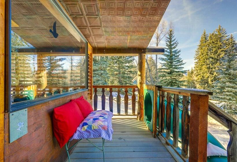 Mountain Chalet Getaway: Steps To Crystal River!