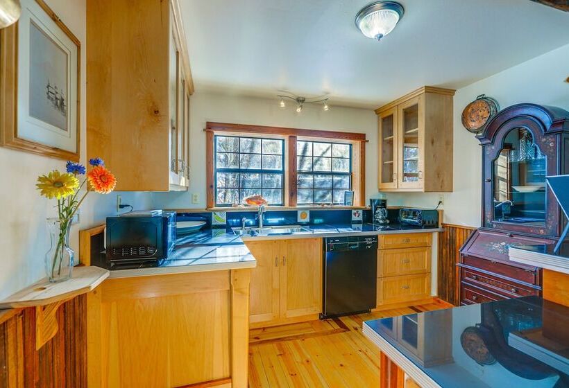 Mountain Chalet Getaway: Steps To Crystal River!