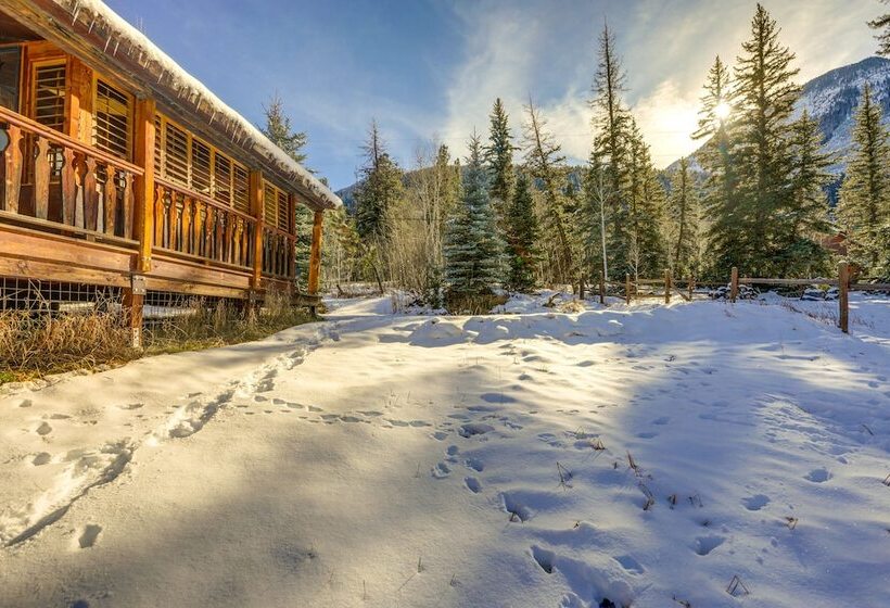 Mountain Chalet Getaway: Steps To Crystal River!