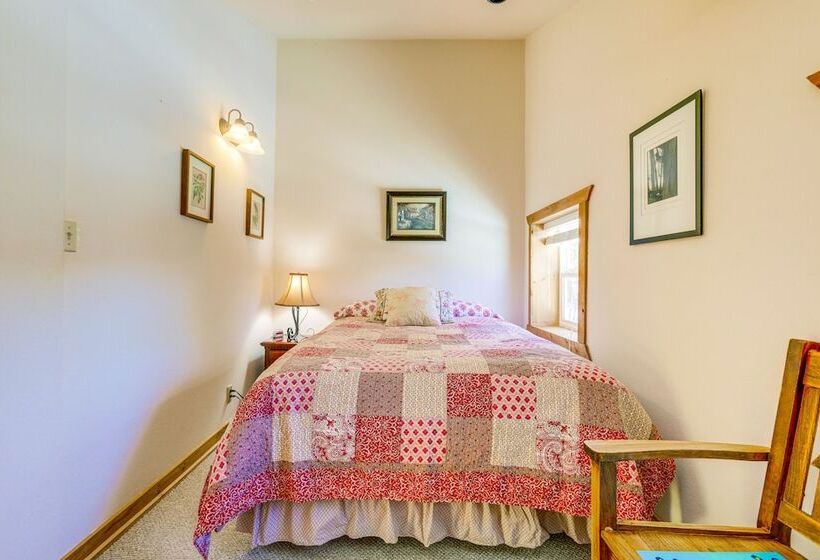 Mountain Chalet Getaway: Steps To Crystal River!