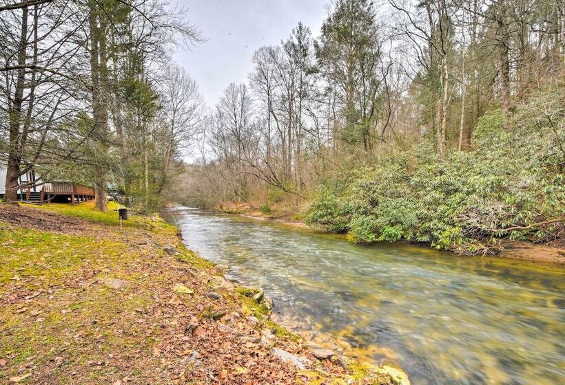 Deck & Fire Pit Bliss: Mountaintown Creek Cottage!