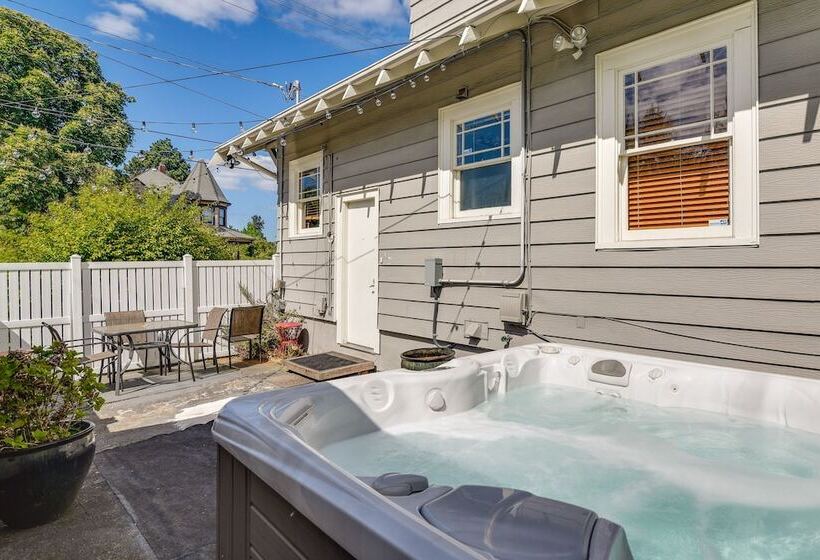 Walk To Williams District: Home W/ Hot Tub & Patio