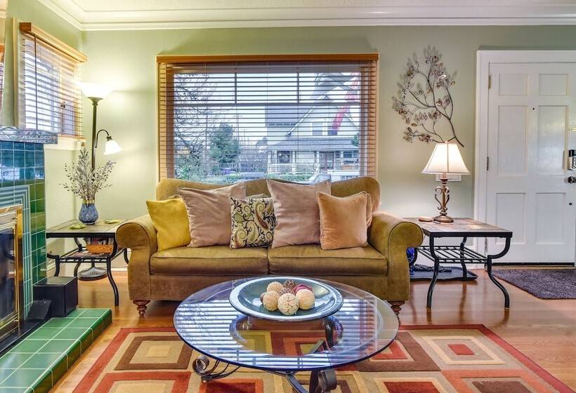 Walk To Williams District: Home W/ Hot Tub & Patio