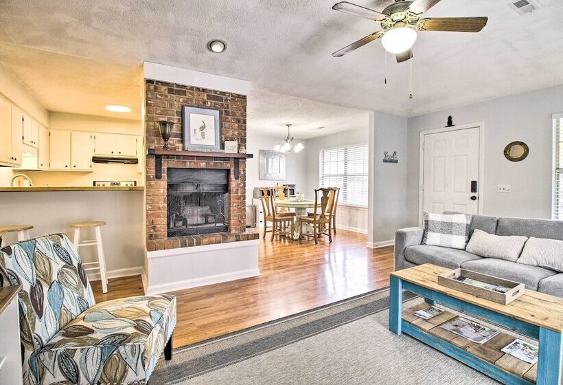 Proximity Place, Cozy Savannah Home W/ Deck!