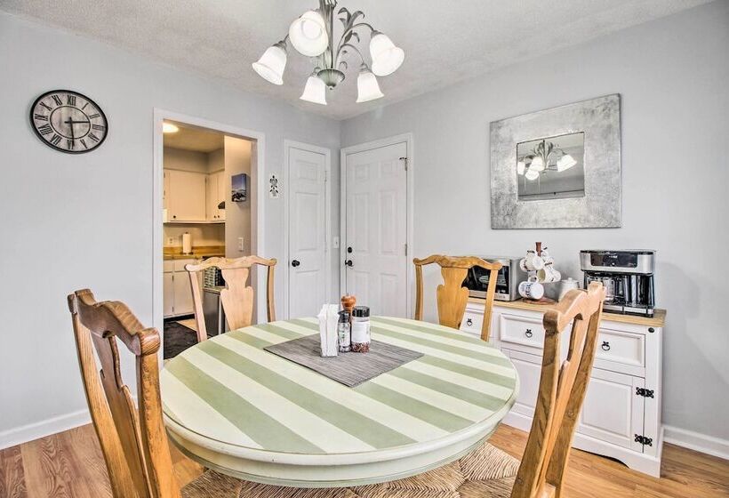 Proximity Place, Cozy Savannah Home W/ Deck!