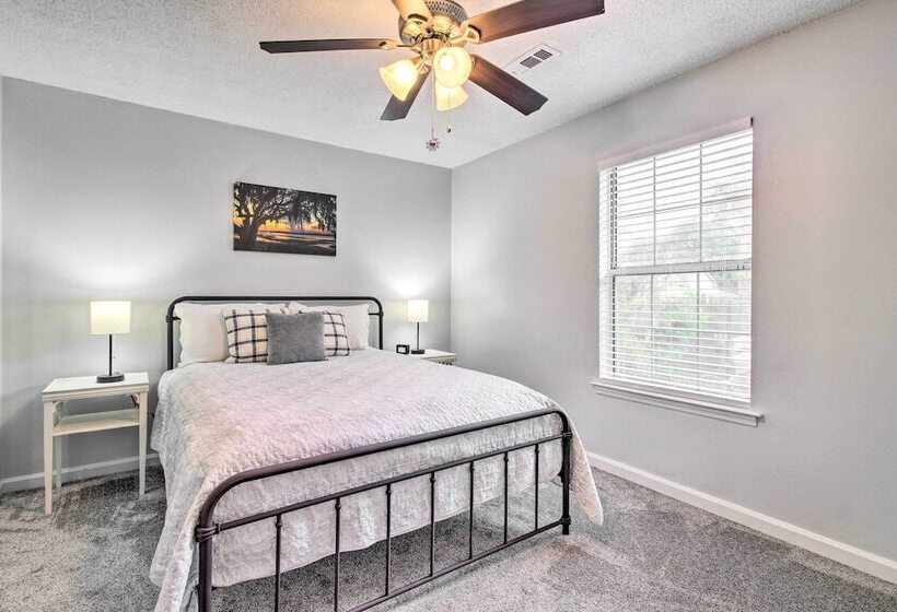 Proximity Place, Cozy Savannah Home W/ Deck!