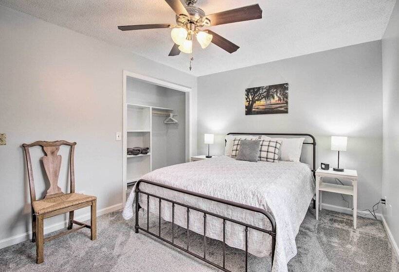 Proximity Place, Cozy Savannah Home W/ Deck!
