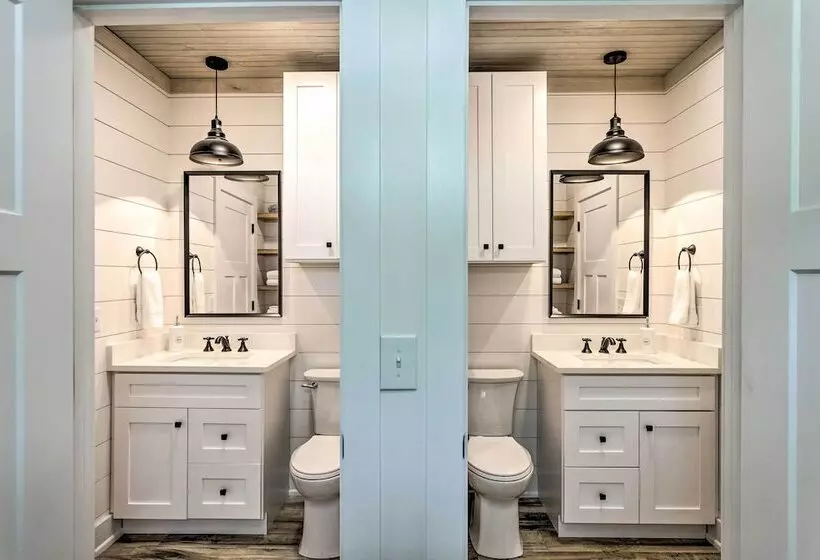 Riverfront Darien Cottage W/ Private Dock!