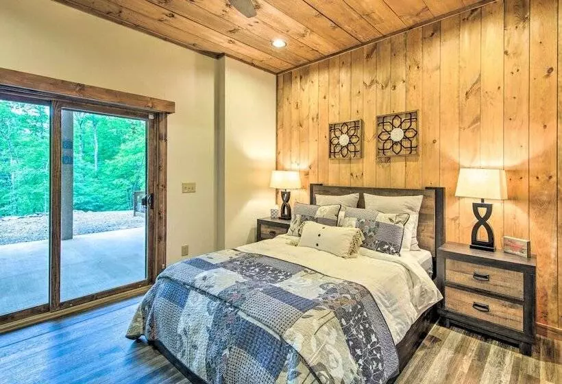 Riverside Mtn Retreat W/ Hot Tub & Game Room!