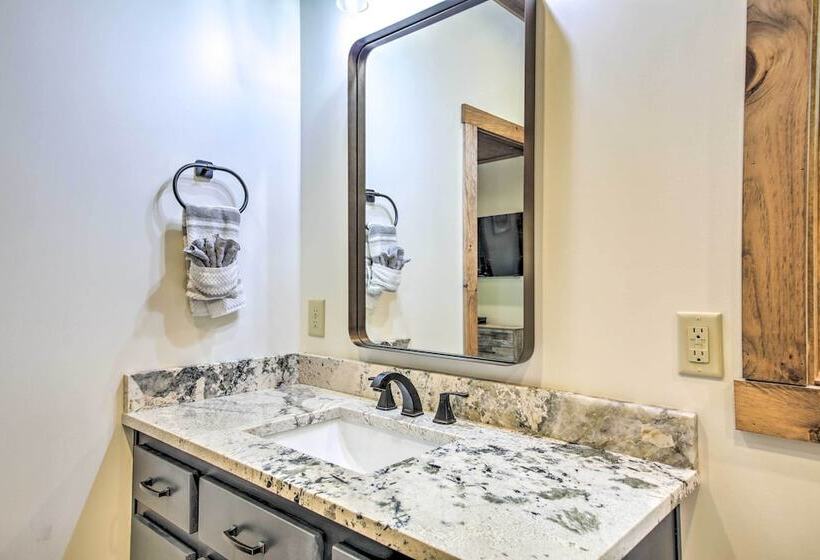 Riverside Mtn Retreat W/ Hot Tub & Game Room!