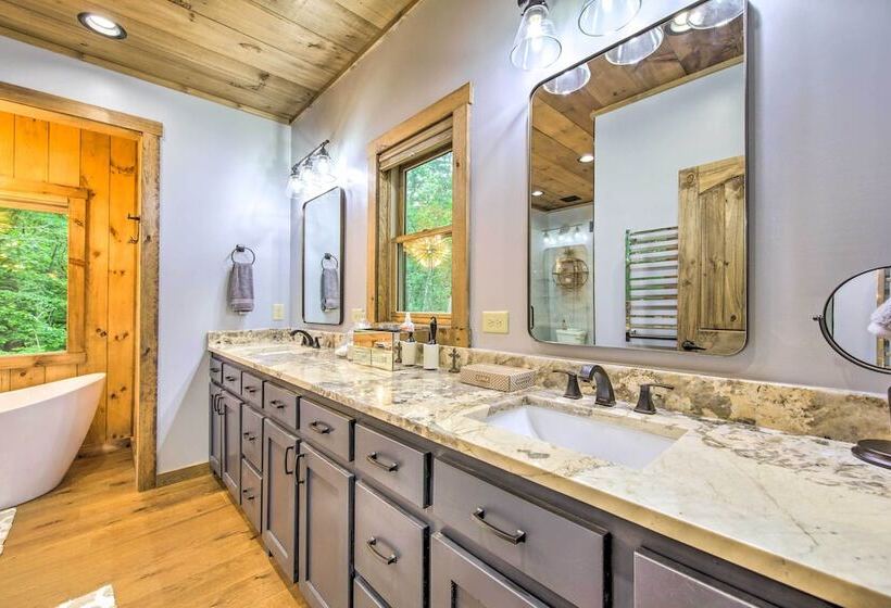 Riverside Mtn Retreat W/ Hot Tub & Game Room!