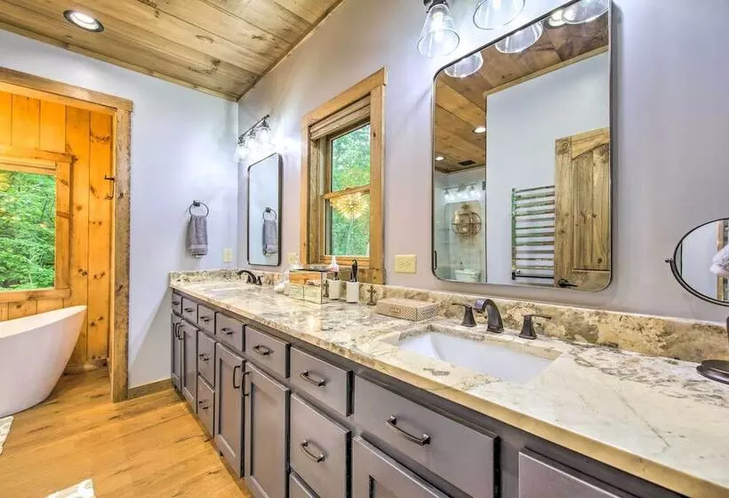 Riverside Mtn Retreat W/ Hot Tub & Game Room!