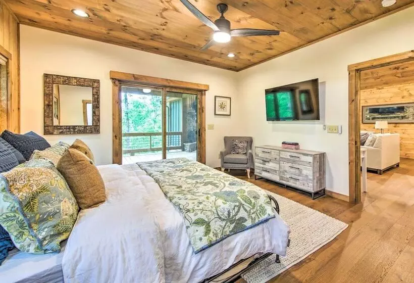 Riverside Mtn Retreat W/ Hot Tub & Game Room!