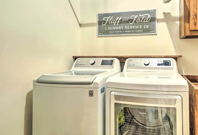 Riverside Mtn Retreat W/ Hot Tub & Game Room!