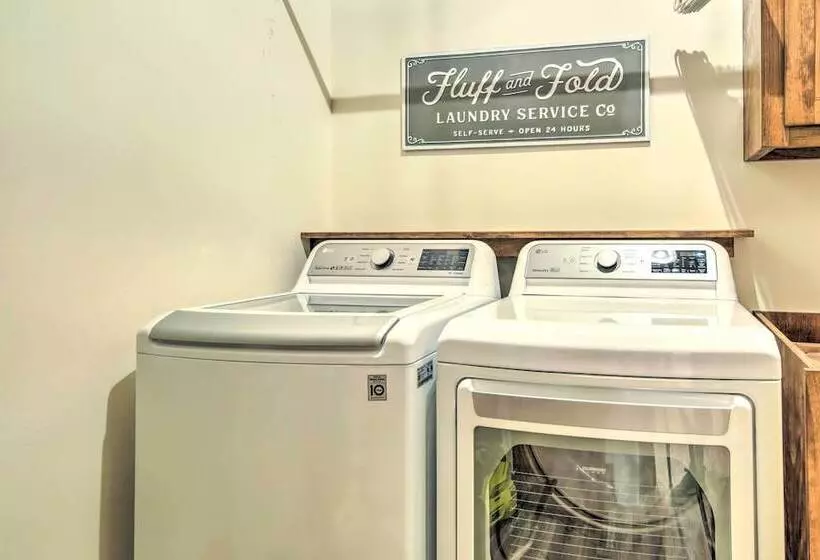 Riverside Mtn Retreat W/ Hot Tub & Game Room!