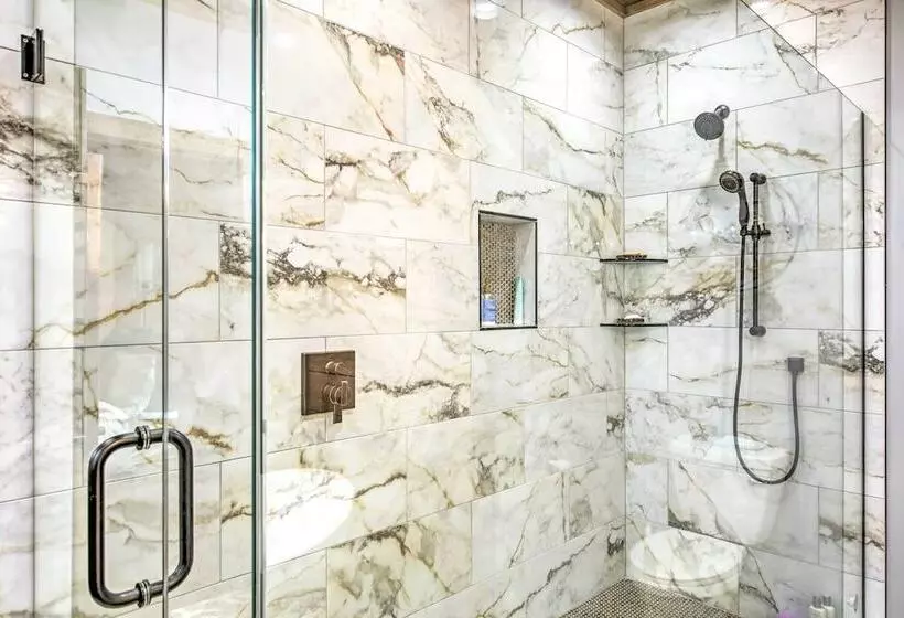 Riverside Mtn Retreat W/ Hot Tub & Game Room!