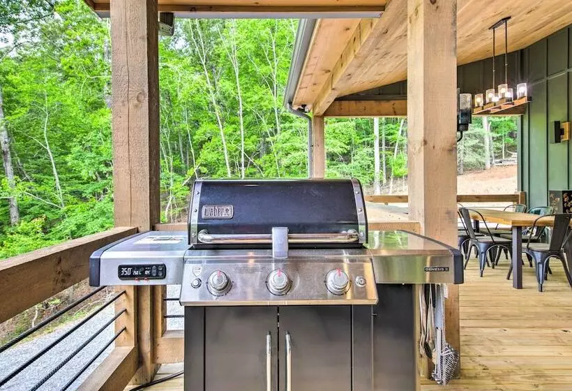 Riverside Mtn Retreat W/ Hot Tub & Game Room!