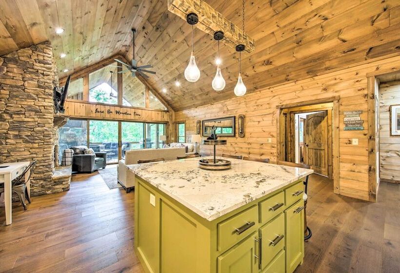 Riverside Mtn Retreat W/ Hot Tub & Game Room!