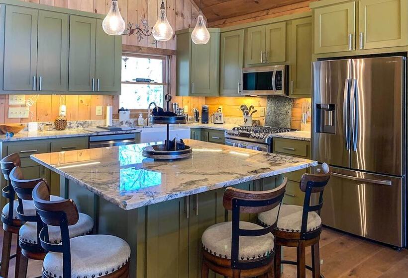 Riverside Mtn Retreat W/ Hot Tub & Game Room!